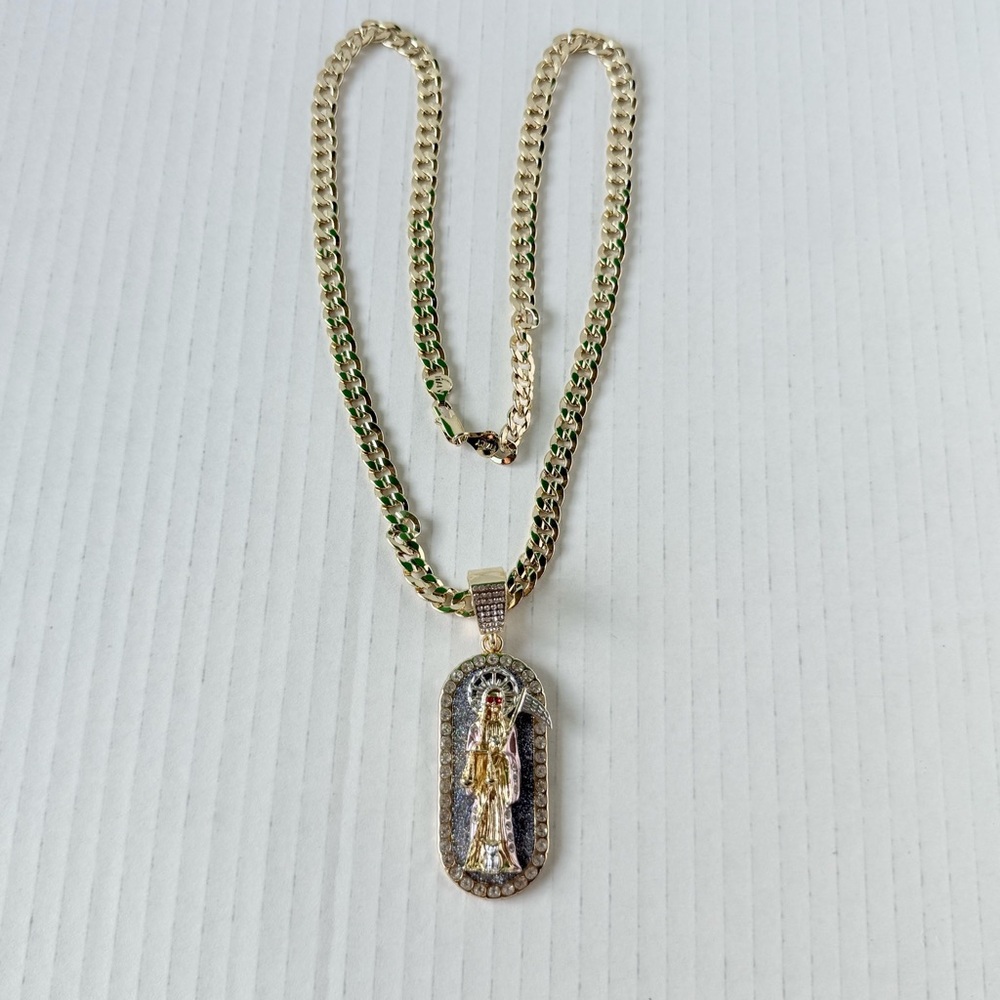 Chain 24”of man with holy death medal. Laminated gold New